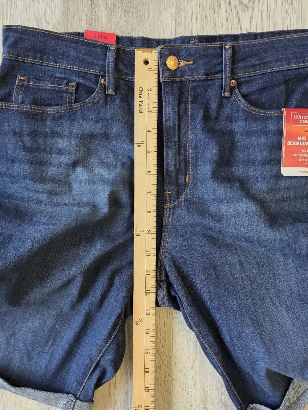 Levi Strauss Signature Women’s Bermuda Shorts Size 16 NWT